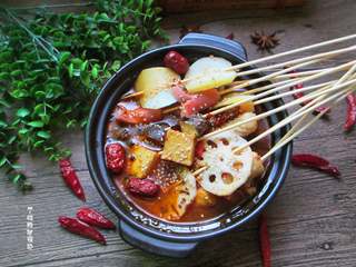 15、钵钵鸡,做钵钵鸡一定要多放点盐，因为有荤菜特别吸盐，做的时候要边做边尝，味道要比平时吃的口味咸一些就差不多了。