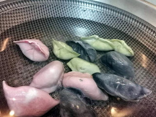 15、部队火锅,冷冻水饺先煮