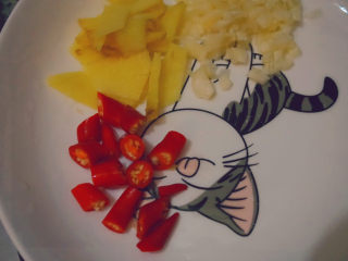 5、干锅焖鸡,还有红辣椒????️