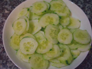 8、干锅焖鸡,配菜黄瓜????（喜欢吃其他配菜的可以自己选噢）