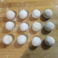 5、南瓜豆沙汤圆,开水下锅煮就oK了