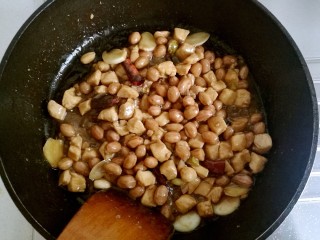 19、宫保鸡丁,翻炒均匀即可出锅。