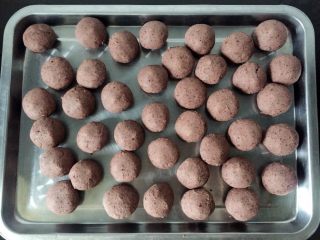 7、广式豆沙月饼,全部都分好待用