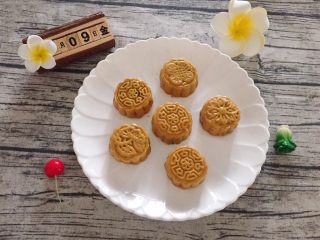 15、广式豆沙月饼,装盘，美美哒！