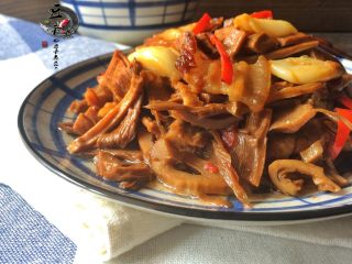 7、农家小煲笋,超级香的下饭菜就这样完成