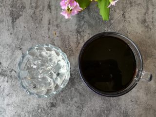 11、红糖冰凉粉,吃的时候把凉粉切成小块，加入适量的红糖水