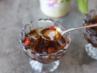 14、红糖冰凉粉,很剔透的凉粉，解暑佳品