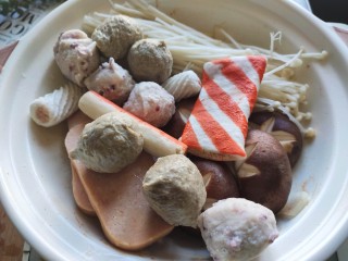 12、部队火锅,加入丸子