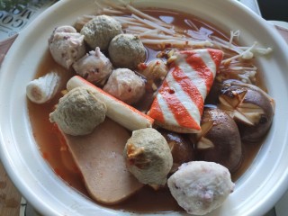 14、部队火锅,加入适量清水，煮沸腾