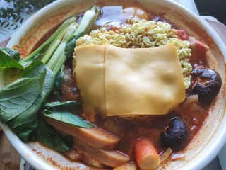 17、部队火锅,加入芝士片和鸡蛋