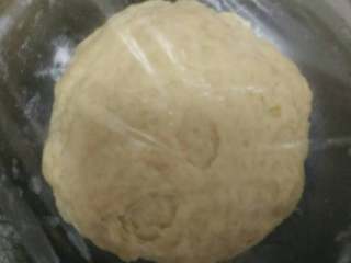 5、千层芝麻花生椒盐酥,面粉熟油水糖揉成水油皮都包保鲜膜饧