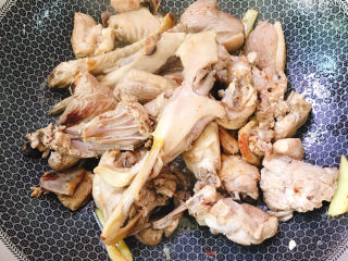 5、红烧鸭肉,皮上基本没有肥油了