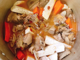 17、红烧鸭肉,拌匀