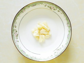 3、小炒土鸡,大蒜拍碎！