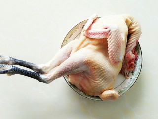 4、小炒土鸡,土鸡杀好洗净备用！