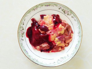 6、小炒土鸡,把鸡内脏也洗净切块！