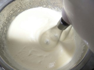 6、老式无水蛋糕,继续打～