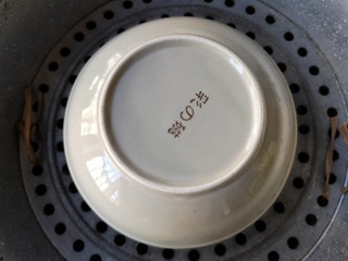 14、梅菜扣肉,蒸的时候可以在碗上扣个盘子，防止水汽进入。