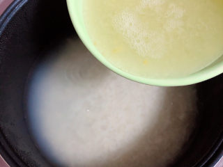 5、冬至美食 酒酿红糖银耳汤圆,再加入200ml银耳羹。