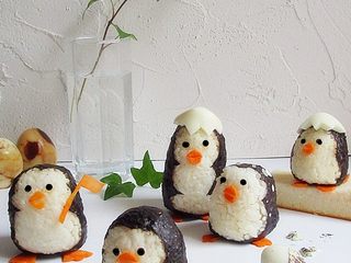 9、可爱的企鹅饭团,随便在哪一个企鹅头上放一顶鸡蛋当帽子