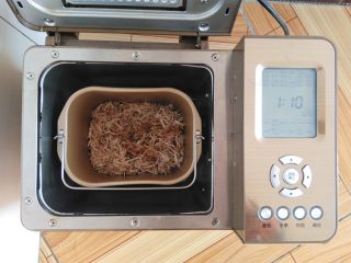 10、自制肉松（面包机版）,启动面包机的肉松功能