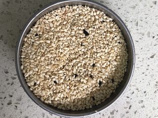 12、KFC握的大饭团,白芝麻，烤箱烤熟的