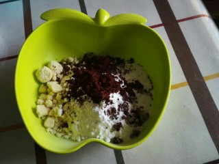 2、法式法芙娜可可马卡龙,准备好A里面的材料。