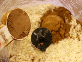 4、抹茶草莓挞(Matcha Strawberry Tart),加入2大勺可可粉和一点盐