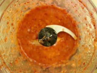 11、抹茶草莓挞(Matcha Strawberry Tart),放到搅拌机里搅拌（什么液体都不用，只放草莓）