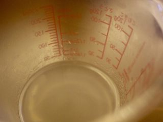 14、抹茶草莓挞(Matcha Strawberry Tart),水已烧开，就把30ml倒到杯子里