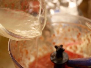 16、抹茶草莓挞(Matcha Strawberry Tart),搅完倒到草莓酱里，让后再搅拌机里和草莓搅拌一下