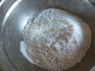 2、油炸汤圆,糯米粉适量。