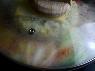 19、部队火锅,盖上锅盖，大火煮开