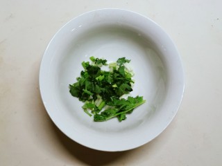 4、酸辣土豆粉,香菜切小段