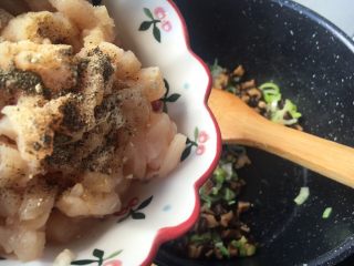 10、香菇鸡丁酱,再放鸡丁