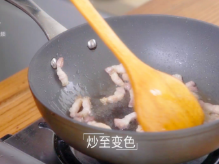 4、如何自制延边炸酱,炒至变色