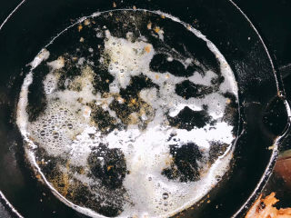 13、椒盐基围虾,锅中留油