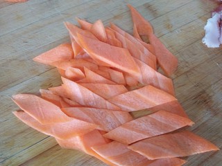 4、肉炒菜花,胡萝卜切片