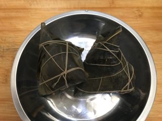 5、粽子新吃法-芒果酸奶粽子,粽子煮好了