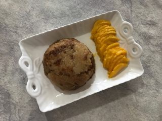 10、粽子新吃法-芒果酸奶粽子,取出小碗