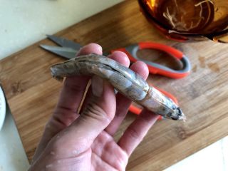 3、麻辣干锅虾➕吮指美味停不下,剪开虾尾的虾壳