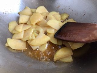 23、麻辣干锅虾➕吮指美味停不下,中小火煎炒一两分钟