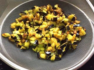 10、酱炒三丁,捞出控油