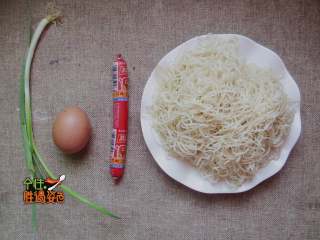 1、家常版烤冷面（面条版）,准备食材