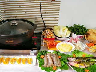 1、酸汤鱼火锅&骨汤火锅,来个食材大集合