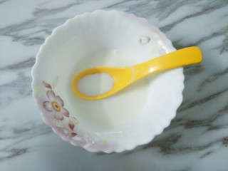 5、酸汤鱼火锅&骨汤火锅,地瓜粉加少量水调匀