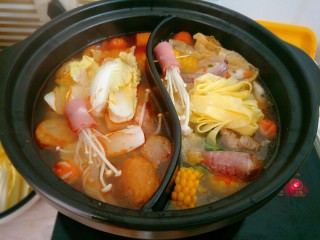 16、酸汤鱼火锅&骨汤火锅,食材想吃什么烫什么