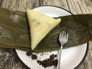 10、红枣粽子,香甜软糯的粽子就可以享用了，不够甜可以沾糖吃