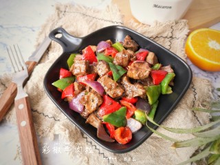 12、彩椒牛肉粒,出锅装盘。