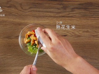 8、适合上班族的快手凉菜，蒜泥肥牛吃的巨过瘾,加入花生米